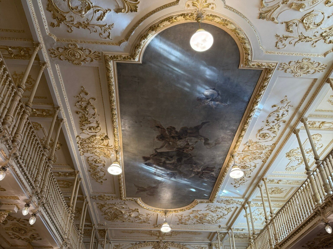 Teatro Petruzzelli-巴里必去景点