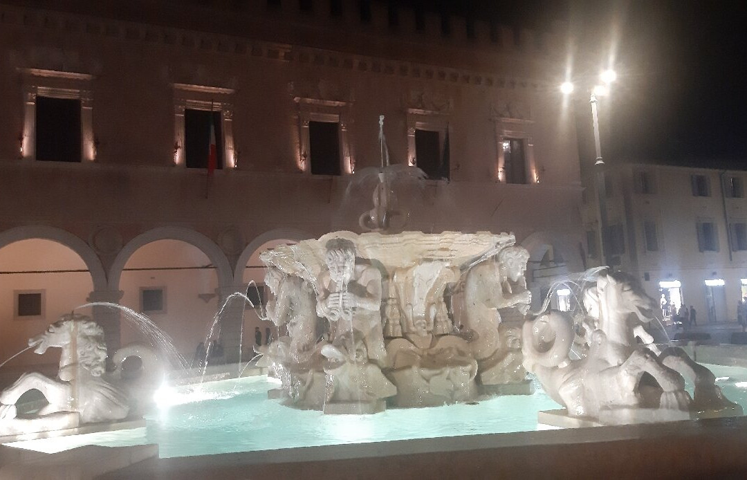 Piazza Del Popolo-佩萨罗必去景点