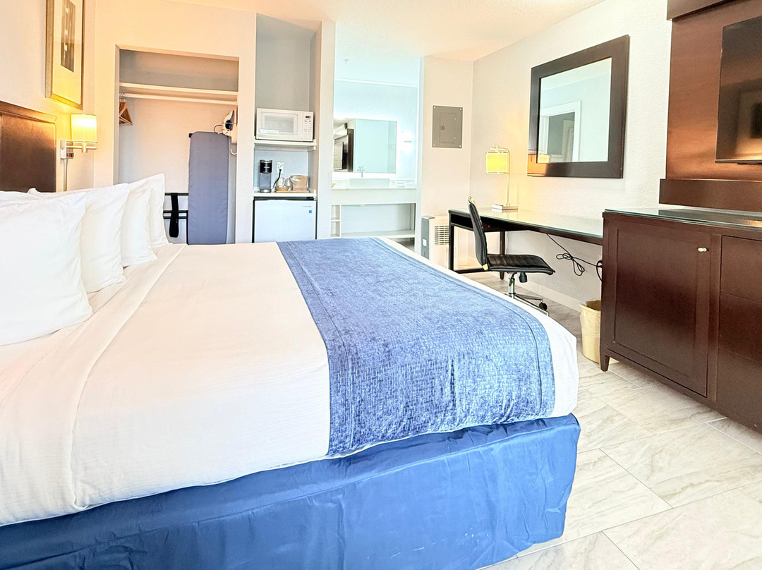 Lantern Inn & Suites主图