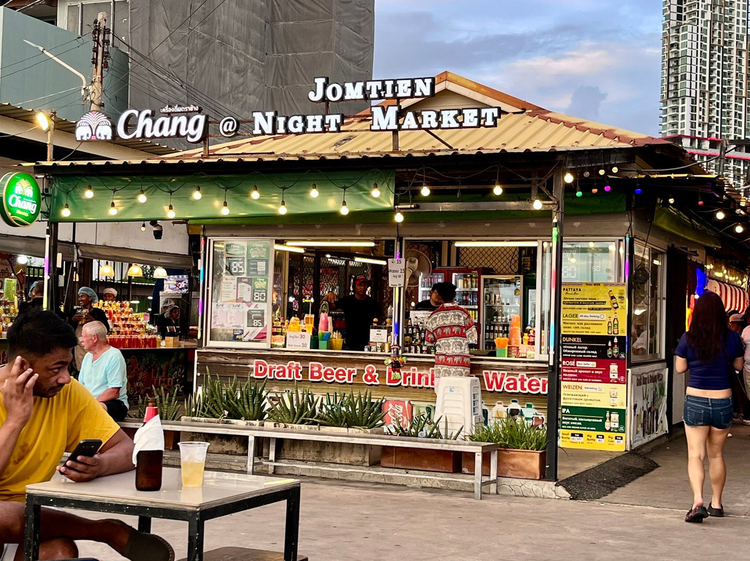 中天海滩夜市-芭堤雅必去景点