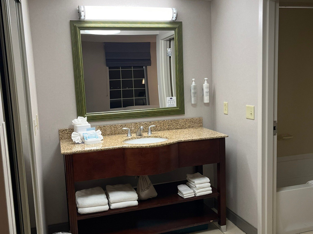 Hampton Inn & Suites Berkshires Lenox主图