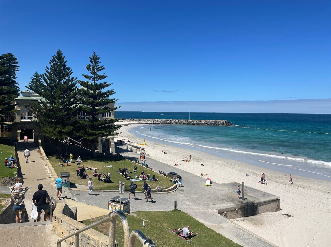 科特斯洛海滩酒店主图