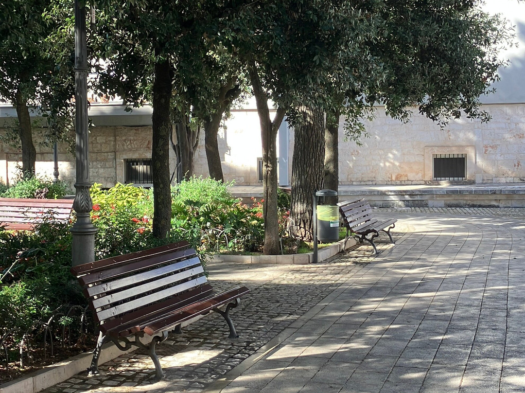 Villa Comunale Giuseppe Garibaldi-洛科罗通多必去景点