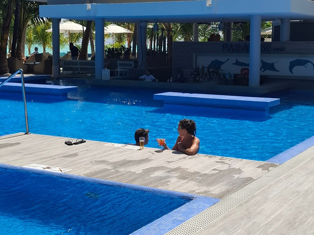 Paradise Pool Bar-Gadifuri必去景点