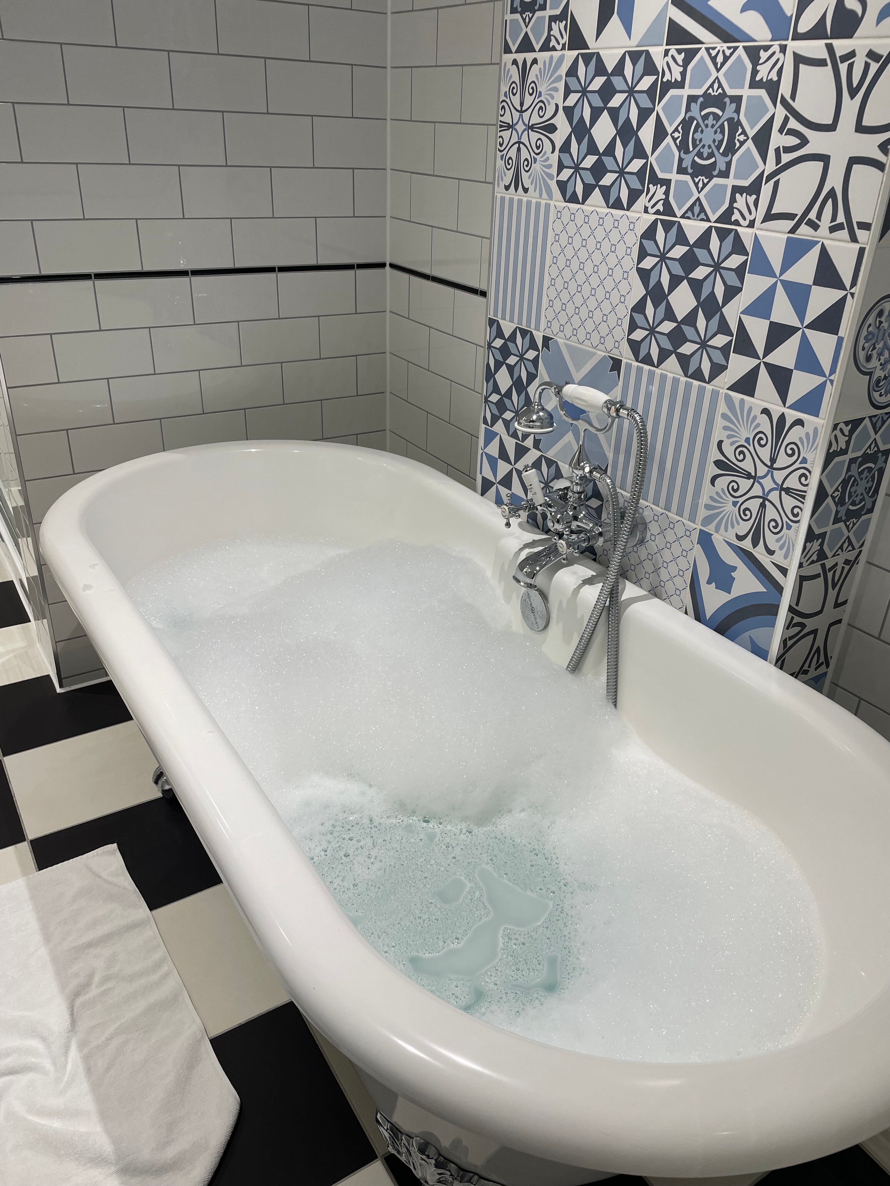 传统猎鹰酒店-浴室