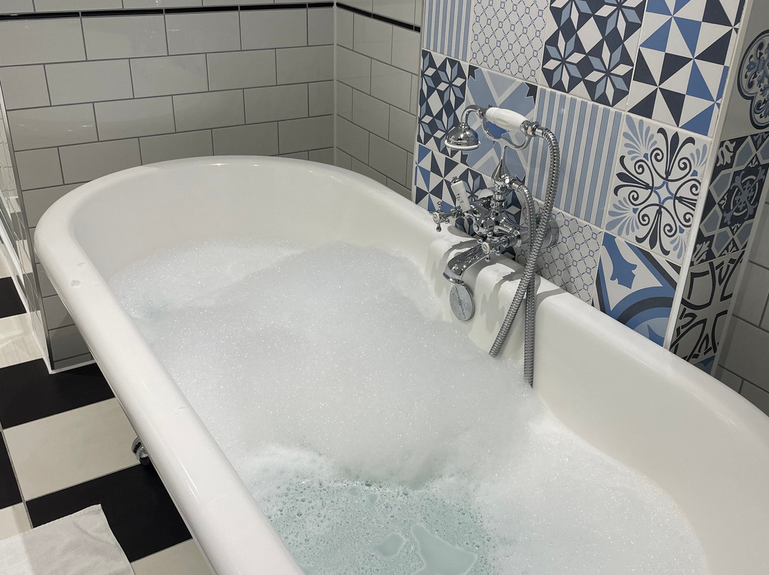 传统猎鹰酒店主图