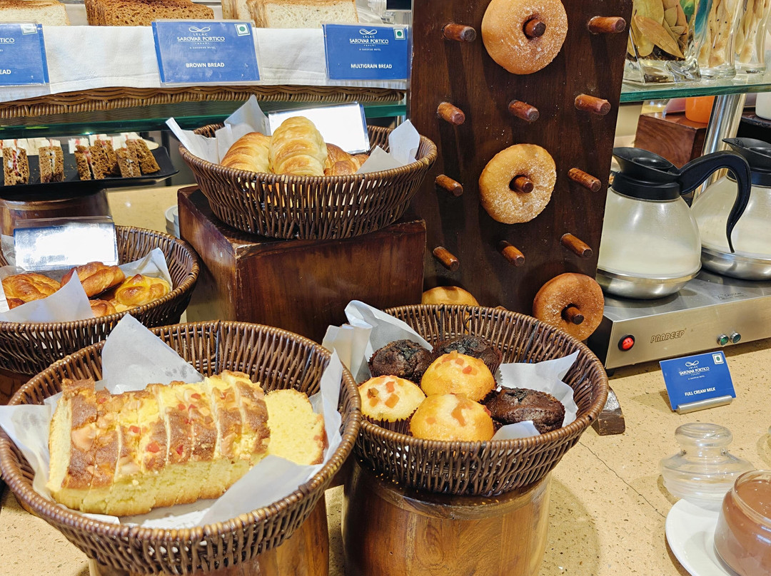 Le Lac Sarovar Portico主图