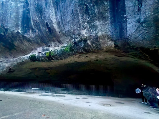 The Salpetriere Grotto-韦尔蓬特-迪加尔必去景点