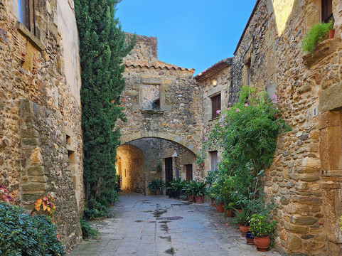 Plaça Major-Monells必去景点