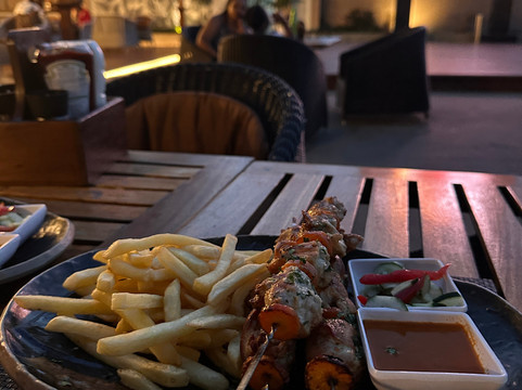 中铁尼雷尔大酒店主图