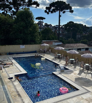 勒纳尔酒店主图