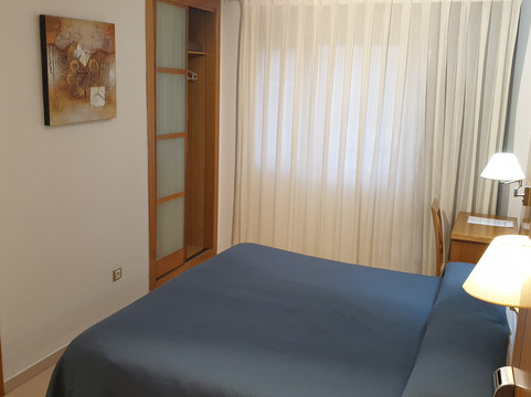 瑞虎佩佩酒店主图