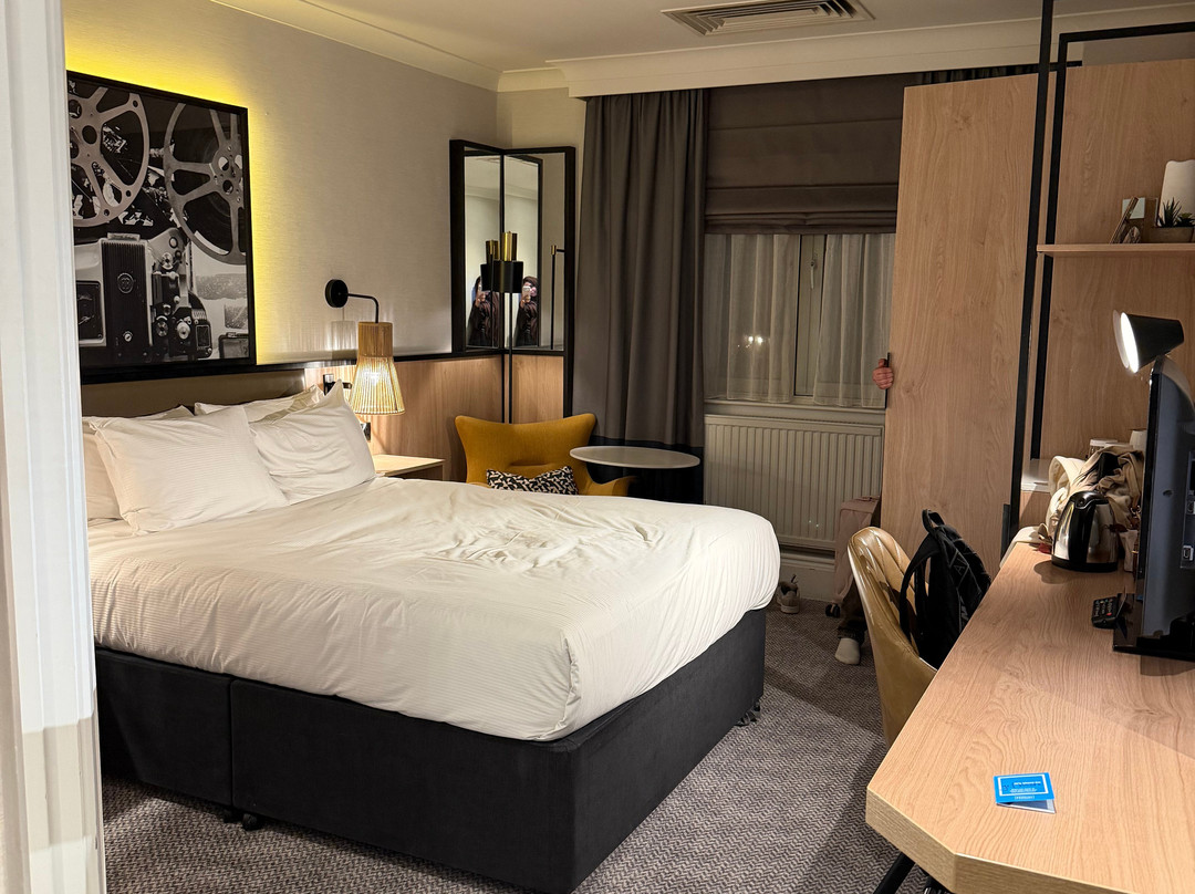 伦敦埃尔斯特里希尔顿逸林酒店主图