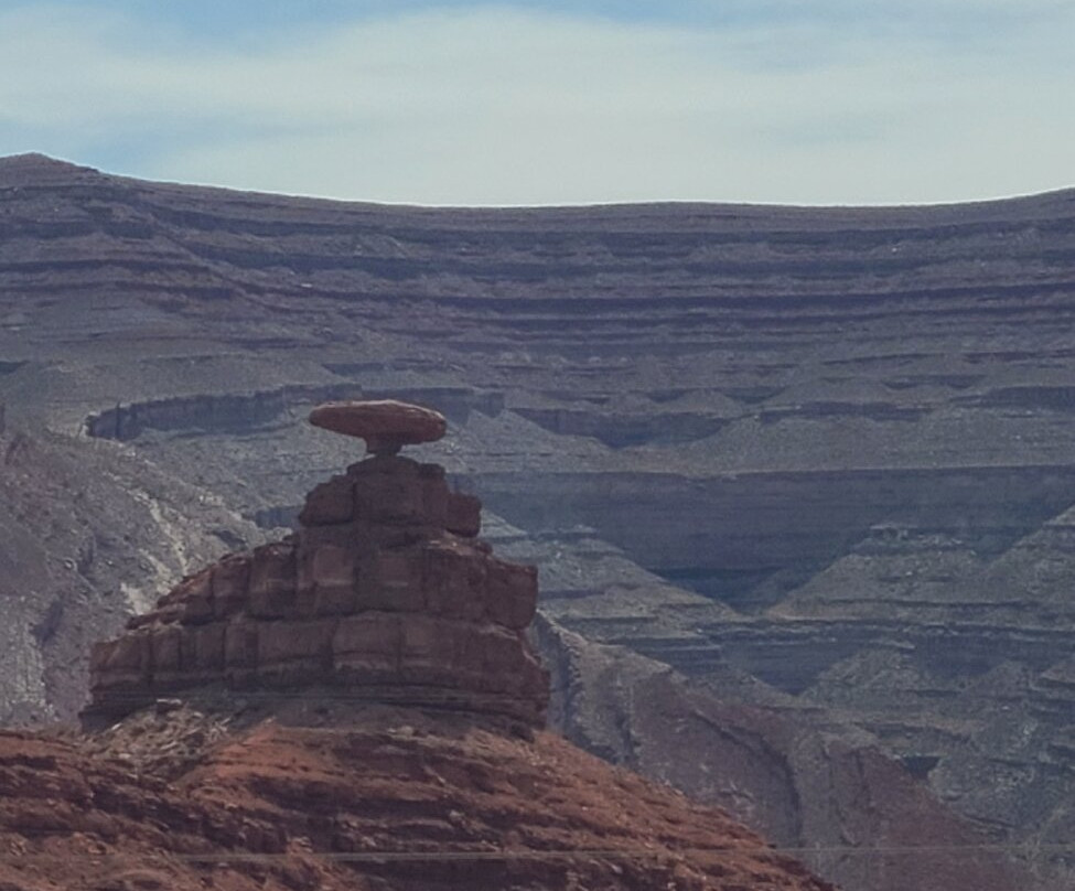 Mexican Hat Rock Formation-梅西肯哈特必去景点