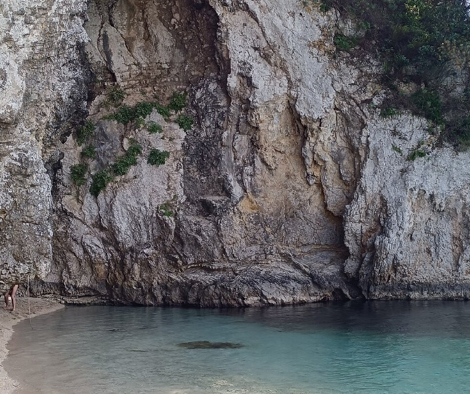 Rovinia Beach-Paleokastritsa必去景点