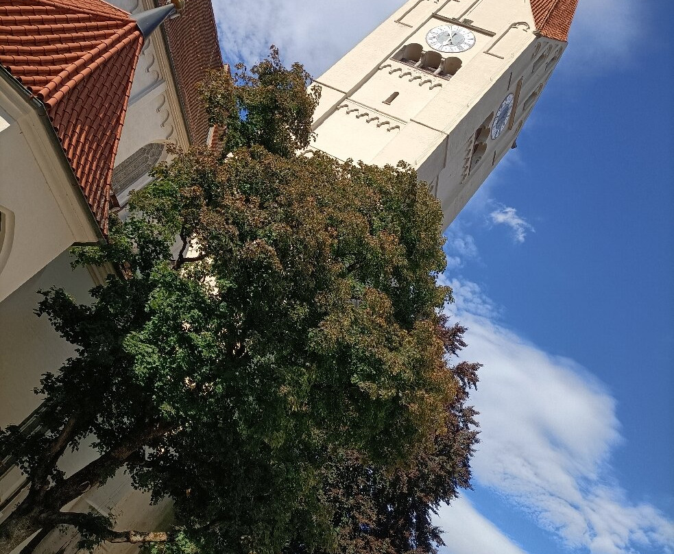 Stadtpfarrkirche St. Martin-考夫博伊伦市必去景点