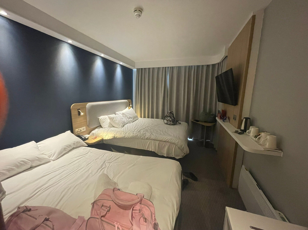 Holiday Inn Express 特伦特河畔的伯顿后主图