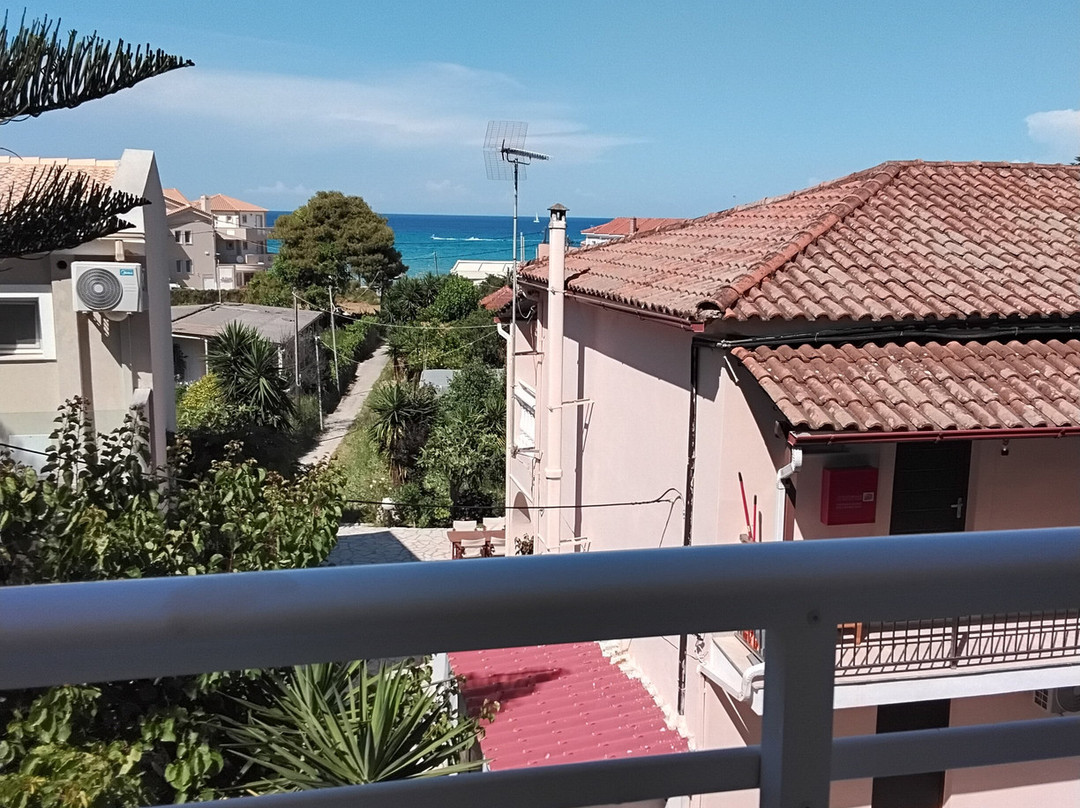 Planos Beach Hotel 海滩酒店主图