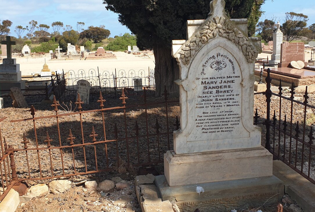 Port Victoria Cemetery-Port Victoria必去景点