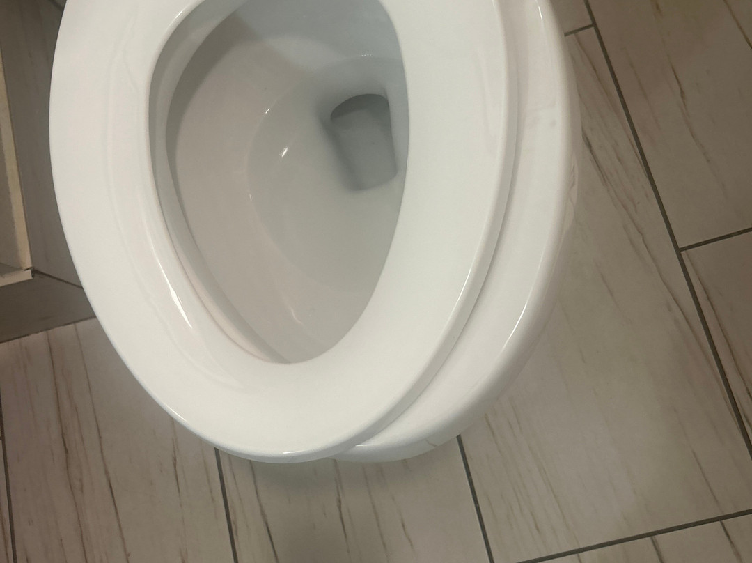 纽波特纽斯机场舒适套房酒店主图