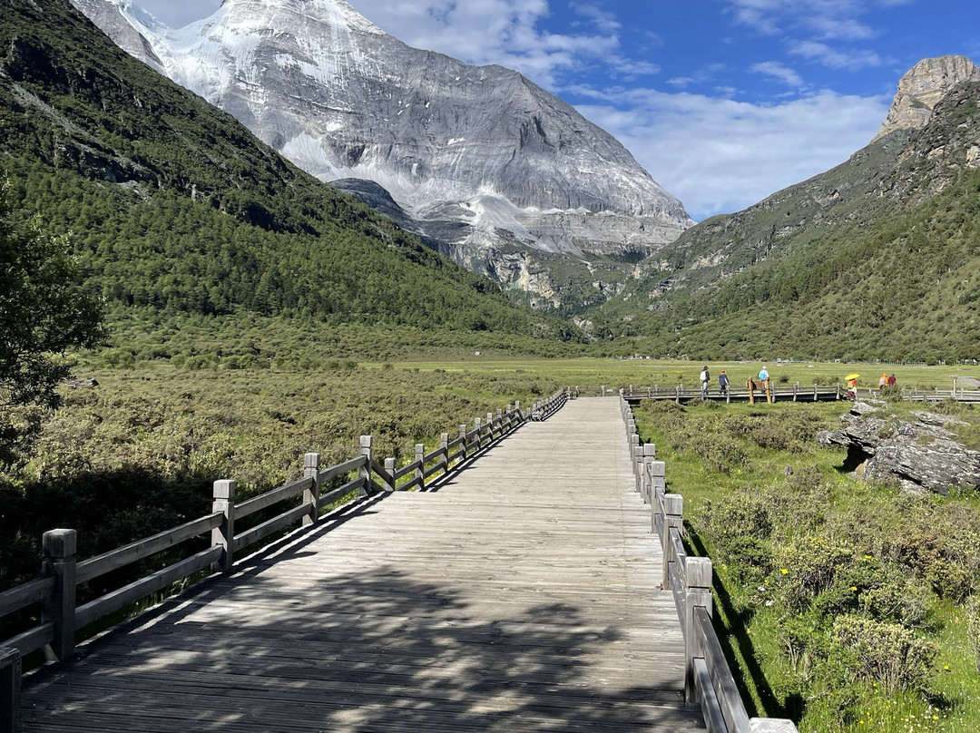 稻城亚丁风景区-稻城县必去景点