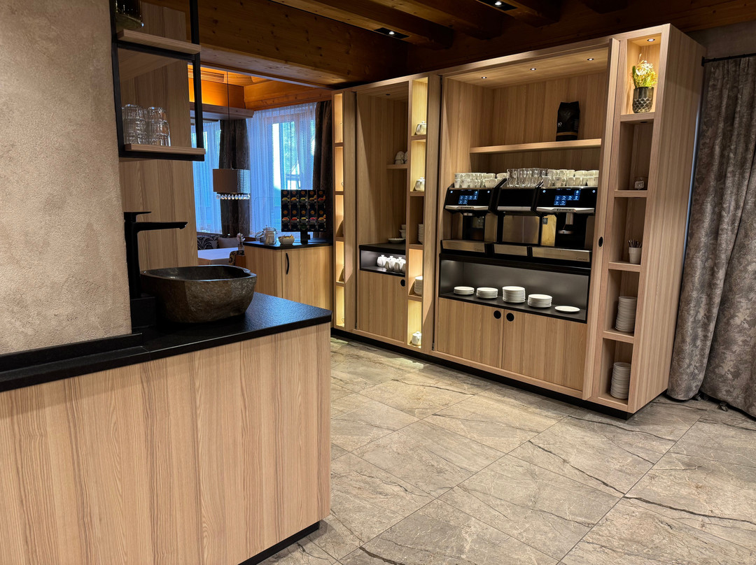 Hotel Alpina Deluxe主图