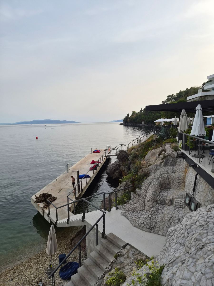 纳维斯设计酒店-旅行者