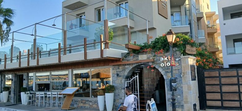 伊罗达阿克缇欧拉斯酒店-旅行者