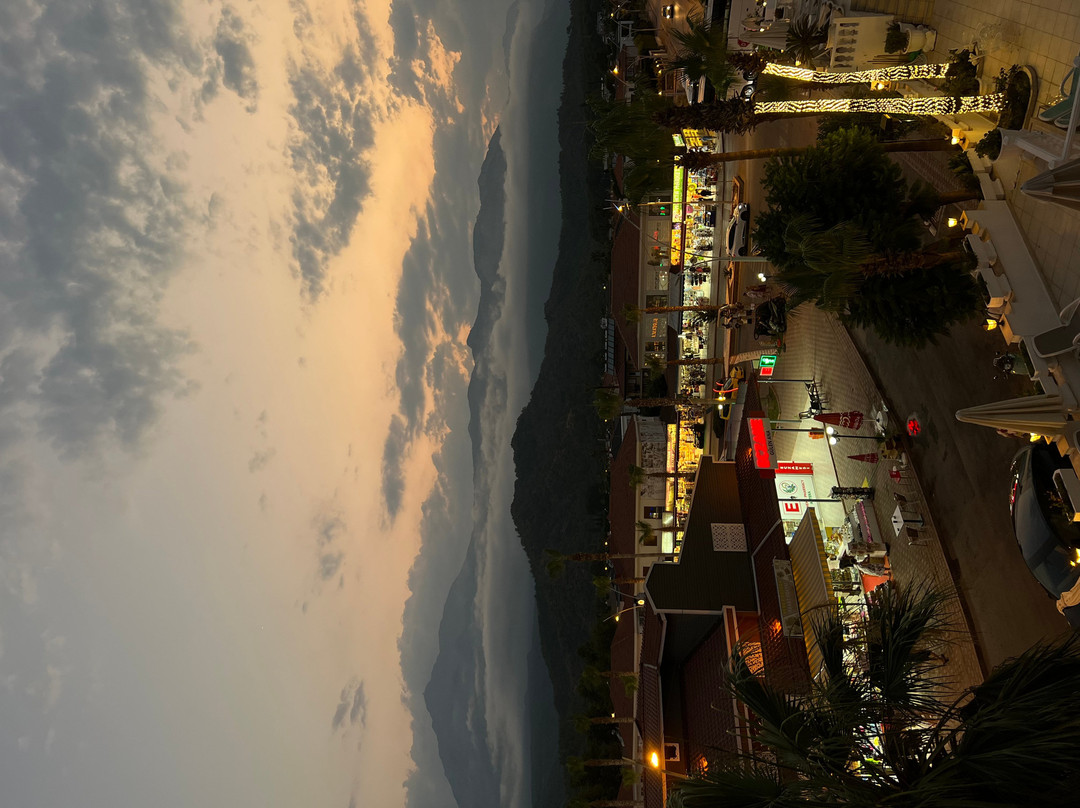 卡姆尤瓦海滩酒店主图