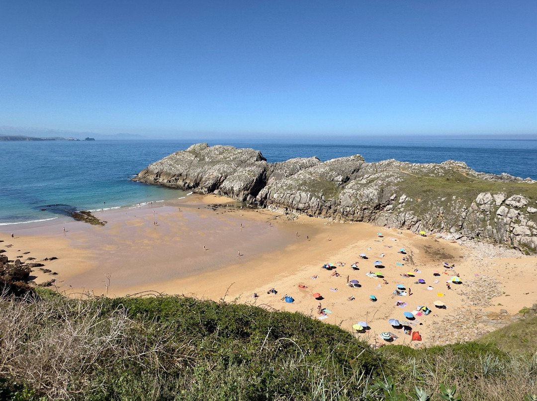 Playa de Somocuevas-Liencres必去景点