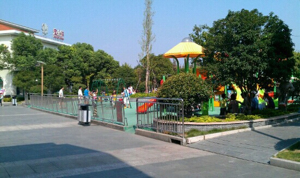 百联奥特莱斯广场-上海市必去景点