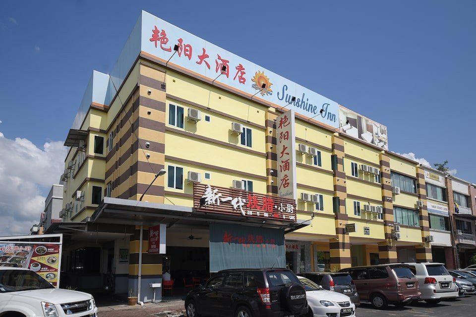 OYO 43990 Sunshine Inn