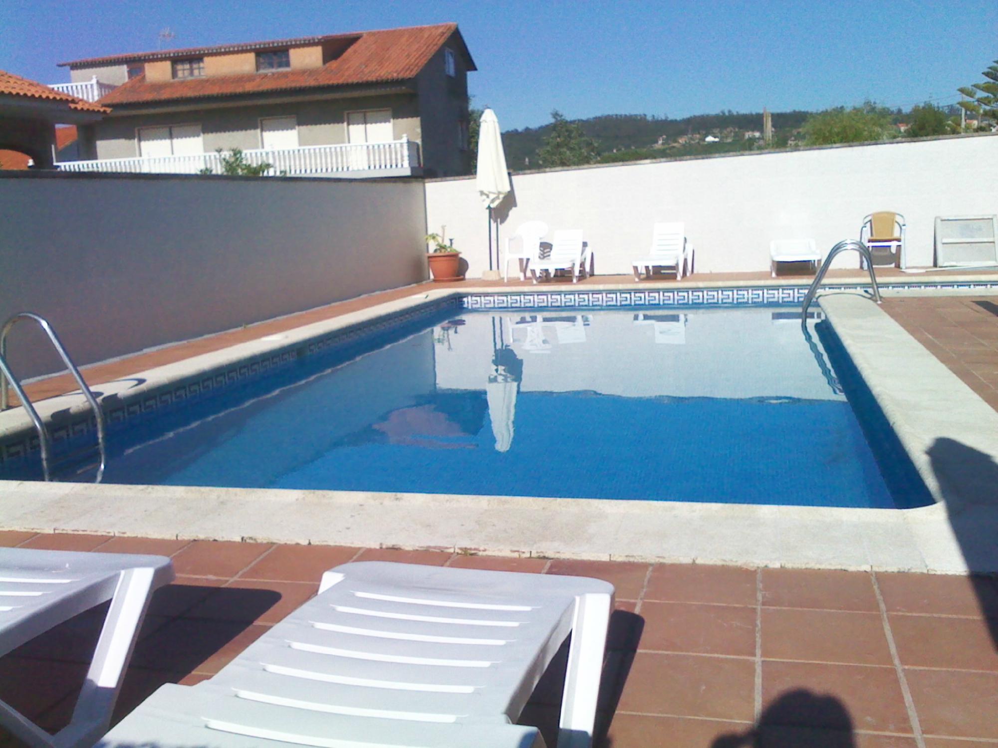 Hotel y Apartamentos Vilacobina-泳池