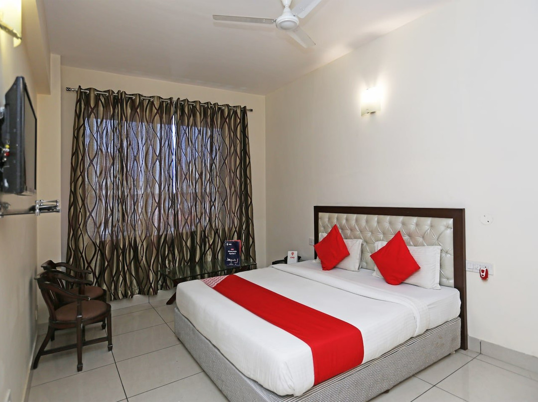 OYO 2067 Yellow Sapphire