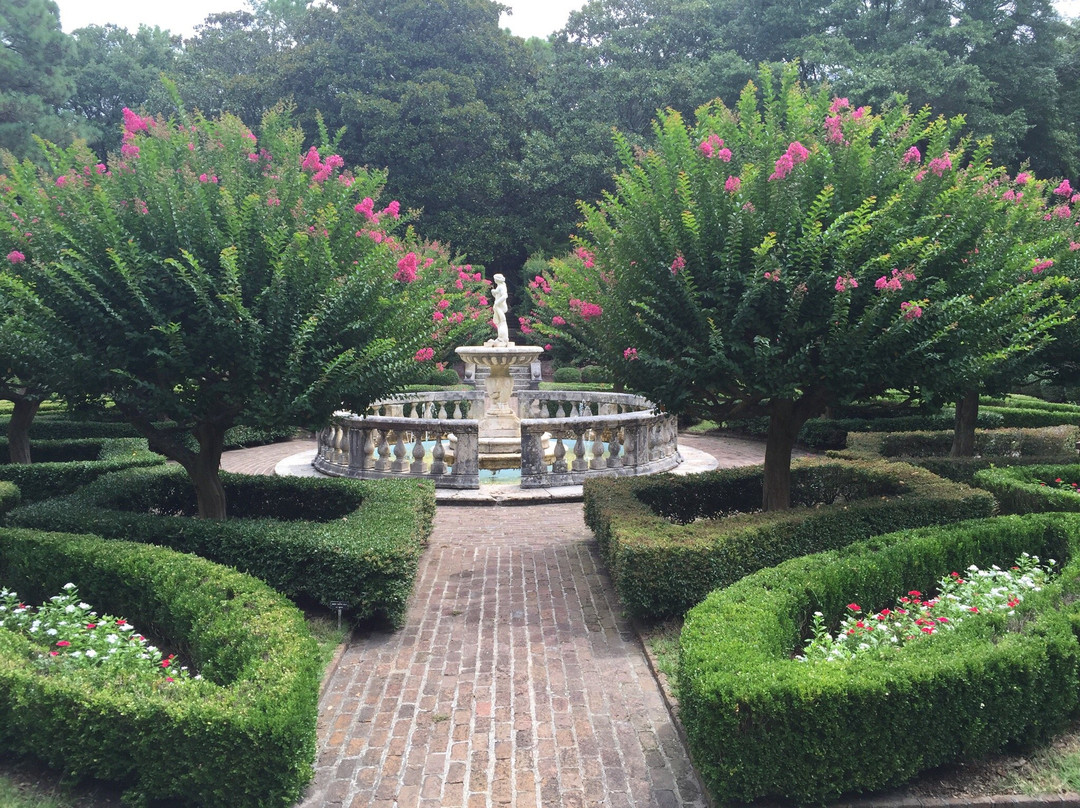 Elizabethan Gardens景点图片