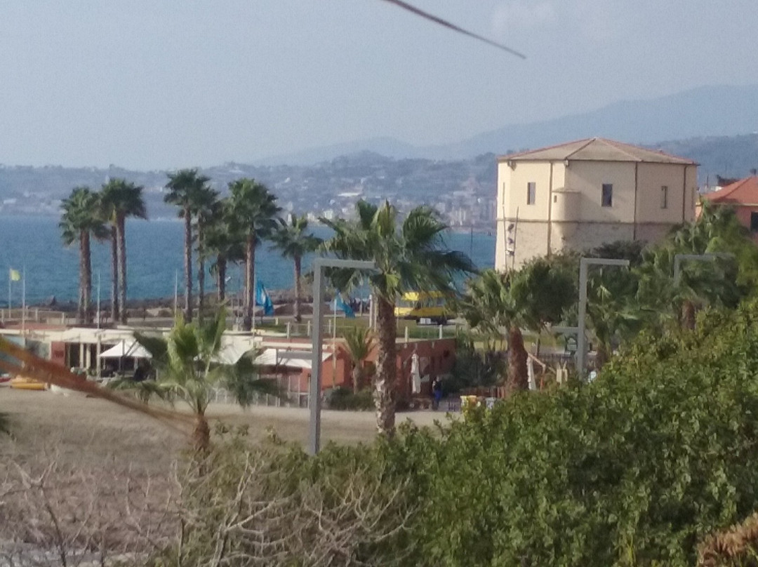 Santo Stefano al Mare旅游景点-Torre ennagonale