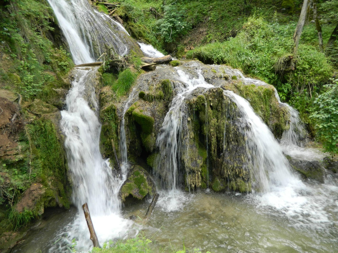 Gostilje Waterfall景点图片