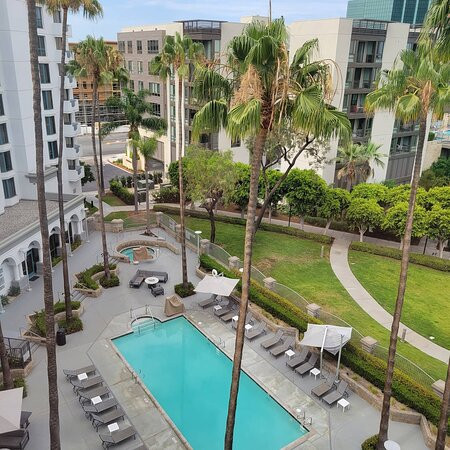 科斯塔梅萨万豪酒店主图