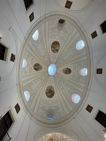 Monasterio Cisterciense de San Bernardo-阿尔卡拉-德-哈纳雷斯必去景点