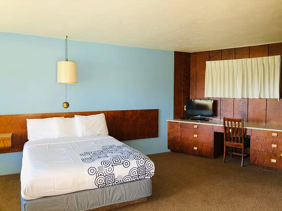 Curly Redwood Lodge主图