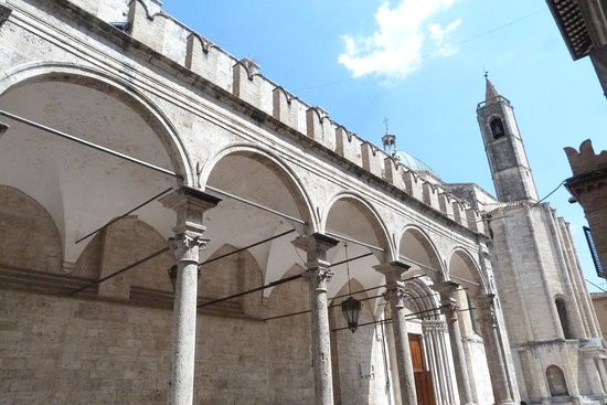 Loggia dei Mercanti景点图片