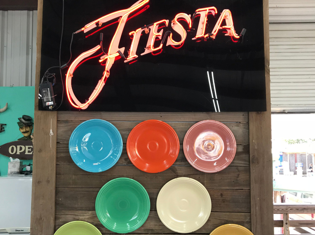 Edgewood旅游景点-Canton Dish Barn