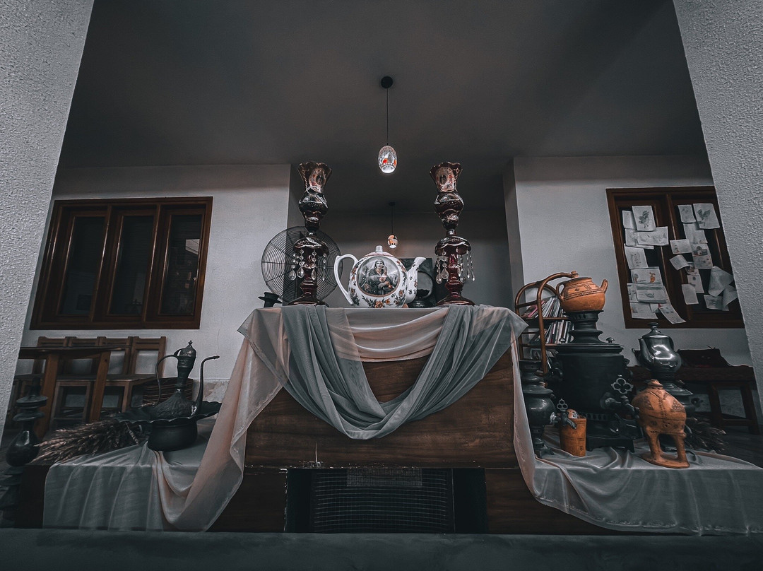 Madarbozorg Restaurant