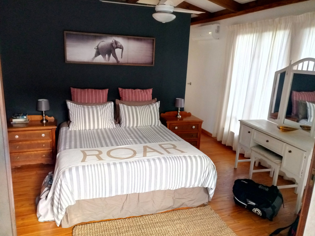 Imani Bush House & Silver Sky Chalet主图