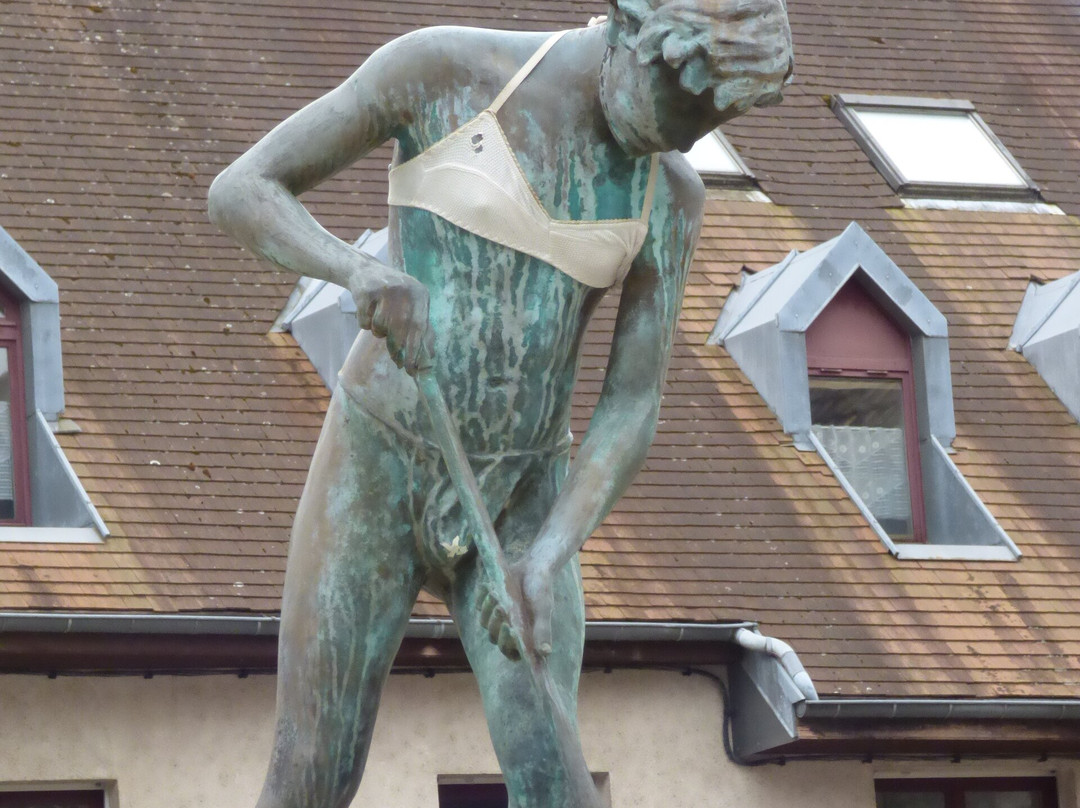 Statue du Pêcheur de Chavots-Ornans必去景点