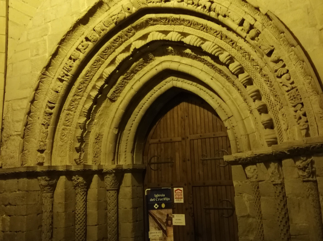 Iglesia del Crucifijo-Puente la Reina必去景点