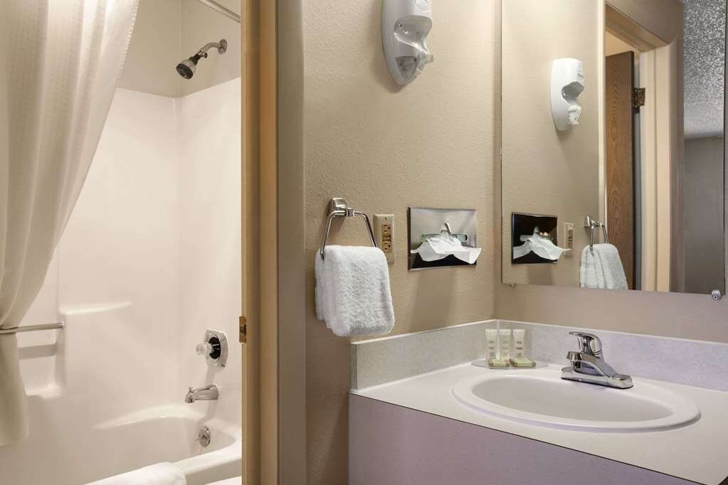 Super 8 by Wyndham Conrad主图