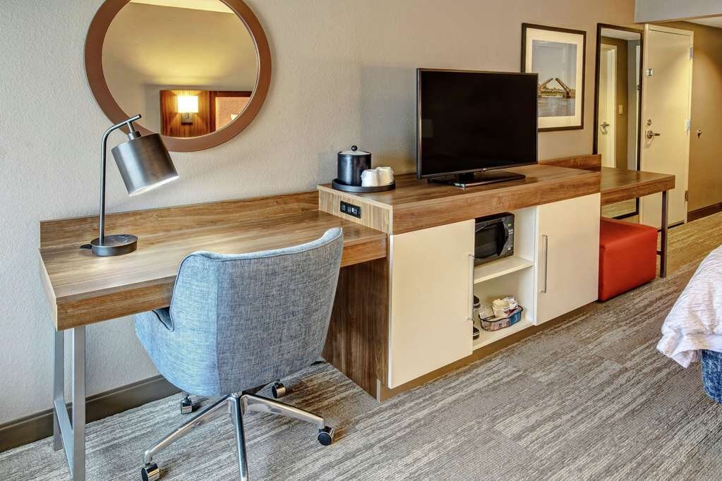 伊丽莎白城希尔顿恒庭酒店主图