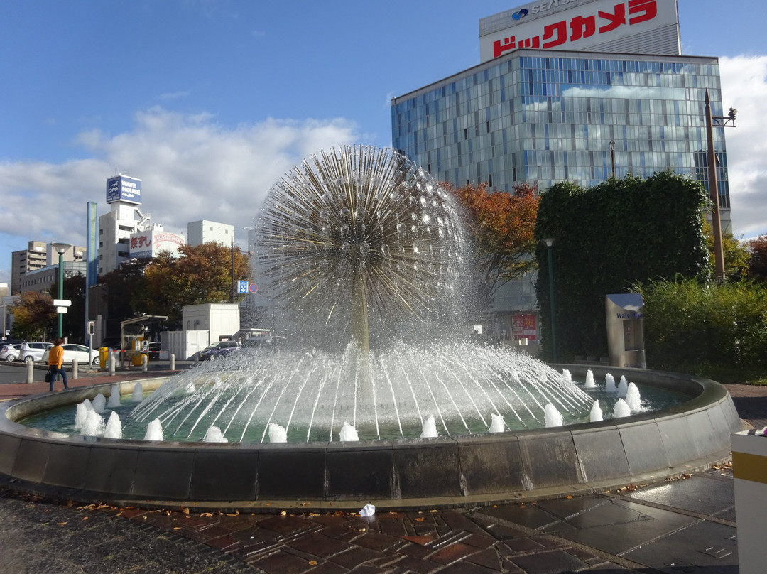 Momotaro Statue景点图片