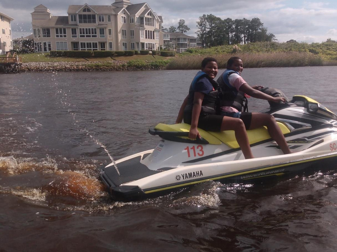 Action Water Sportz-美特尔海滩必去景点